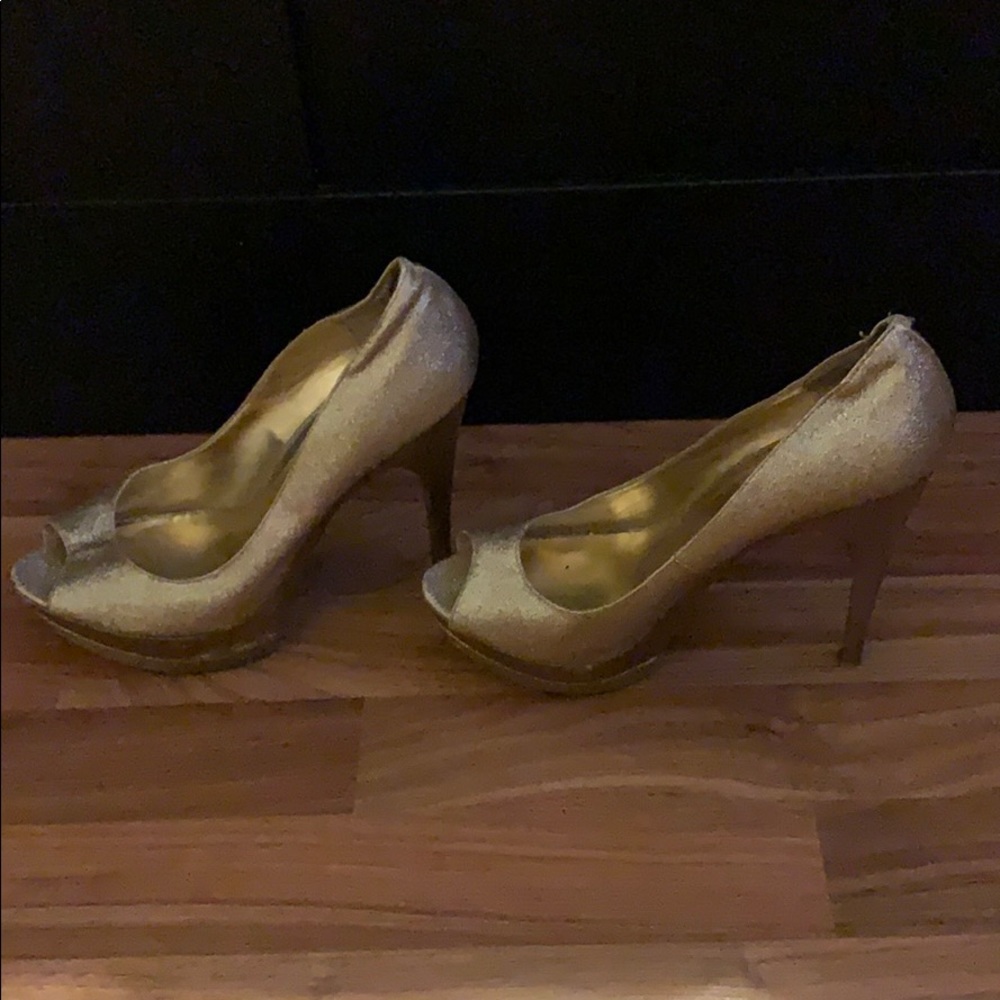 heels - Picture 3 of 6